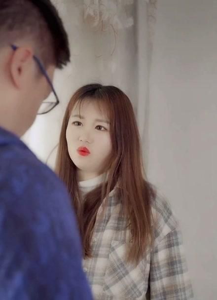 丑妻逆袭，颜值惊艳全球的海报